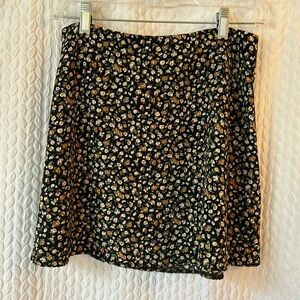 Princess Polly. NWOT. Adorable floral skirt. Size 12.